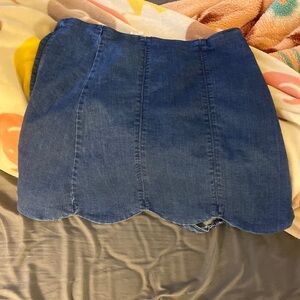 Scalloped denim skirt